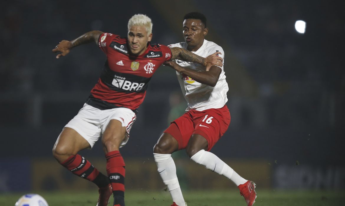 De olho na ponta da classificação, Flamengo visita Bragantino
